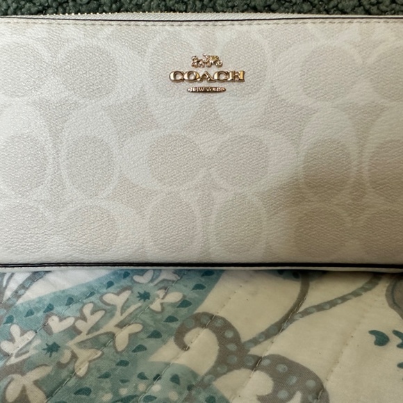 Accordion Zip Wallet In Signature Canvas - Picture 2 of 7